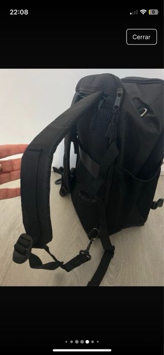 Mochila Negra debajo asiento avión