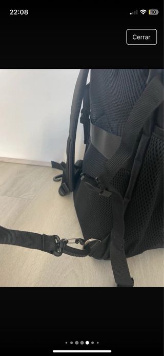 Mochila Negra debajo asiento avión