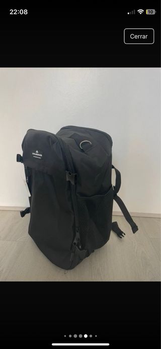 Mochila Negra debajo asiento avión