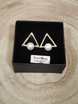 Pendientes Triángulo Perla Plata TimeRoad