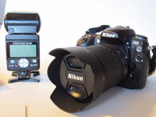 Cámara Nikon D300 + Tamron 28-75 + Accesorios