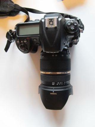 Cámara Nikon D300 + Tamron 28-75 + Accesorios