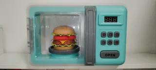 Nevera y microondas de juguete