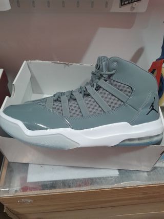 Nike Air Jordan Max Aura Cool Grey - Talla 45,5
