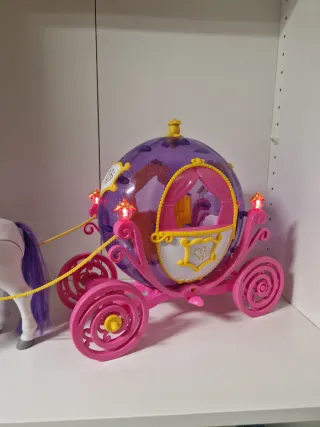Carruaje Princesas Barbie con Caballo