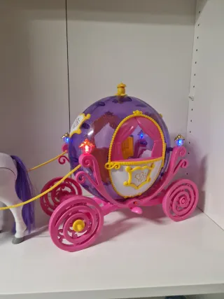 Carruaje Princesas Barbie con Caballo