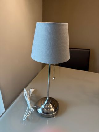 Lámpara de mesilla tela y metal