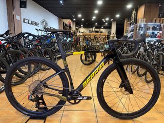 Berria NAII Gravel Negra y Amarilla