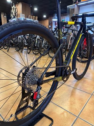 Berria NAII Gravel Negra y Amarilla