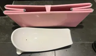 Bañera Stokke plegable rosa con soporte