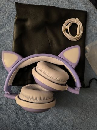 Cascos inalámbricos con orejas de gato y luces