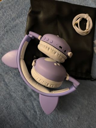 Cascos inalámbricos con orejas de gato y luces