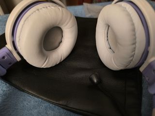 Cascos inalámbricos con orejas de gato y luces