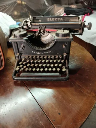 Macchina da scrivere Electa S.A. Torino