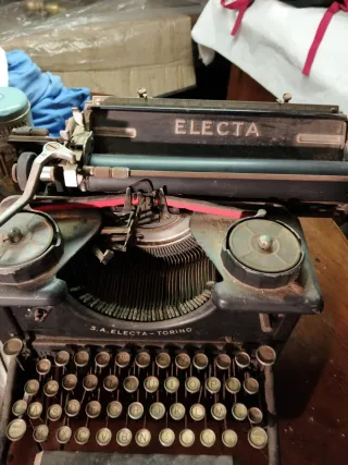 Macchina da scrivere Electa S.A. Torino