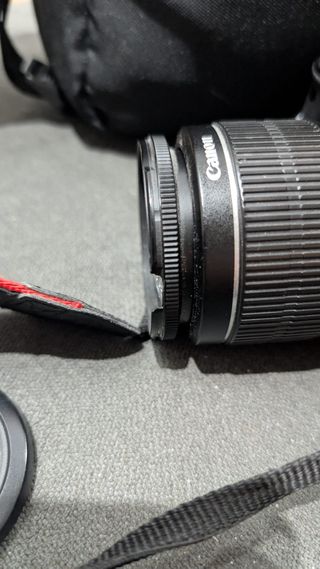 Cámara Canon EOS 600D + Lente 18-55mm