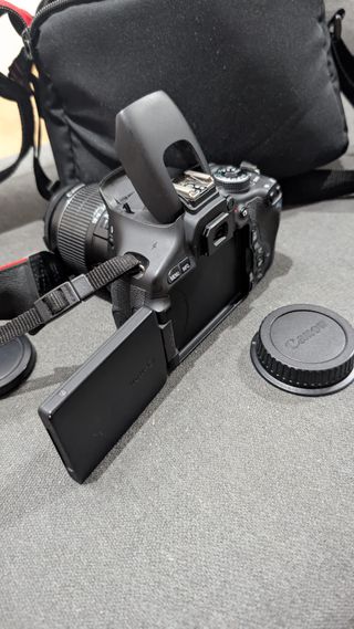 Cámara Canon EOS 600D + Lente 18-55mm