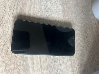 iPhone 13 Verde con 76% de batería