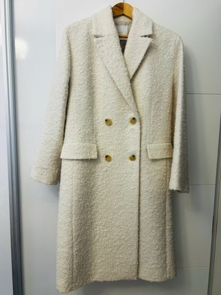 Abrigo beige doble botonadura
