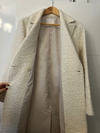 Abrigo beige doble botonadura