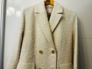 Abrigo beige doble botonadura