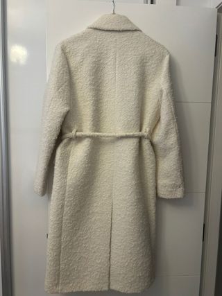 Abrigo beige doble botonadura