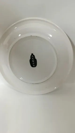 Plato de porcelana china decorado