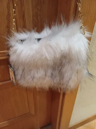 Bolso pelo cadena dorada, ideal para estas fiestas