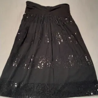 Falda negra con lentejuelas