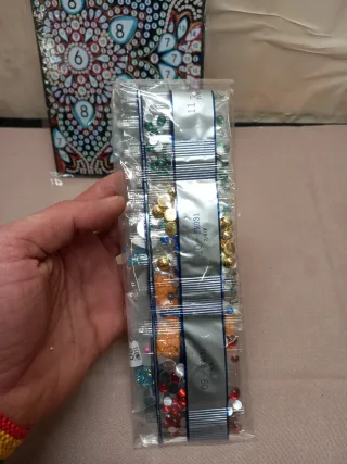 Quaderno interattivo con diamanti da incollare