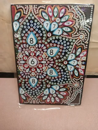 Quaderno interattivo con diamanti da incollare