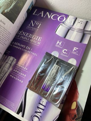 2 revistas Vogue con agenda Rosa 2026