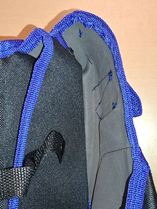 Porta herramientas negro y azul