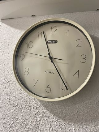 Reloj de pared Liyset beige y negro