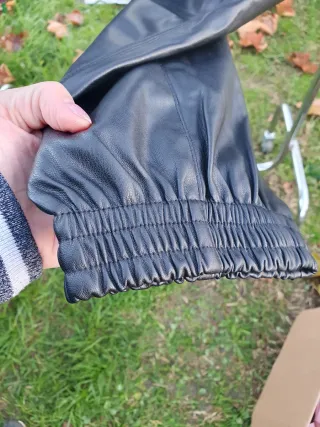 Pantaloni neri in pelle