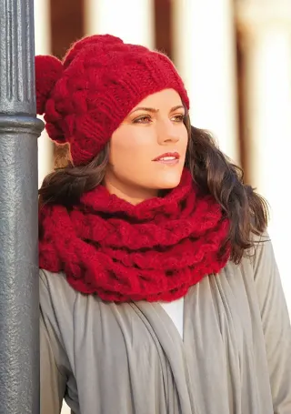 Complementos de punto tejidos con megapuntos ; ...