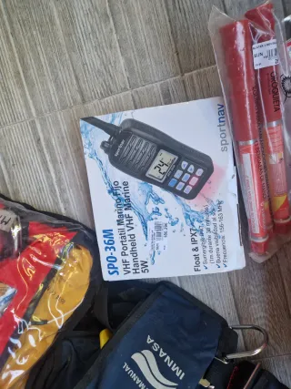 Radio VHF Marina Portátil 5W Flotante IPX7