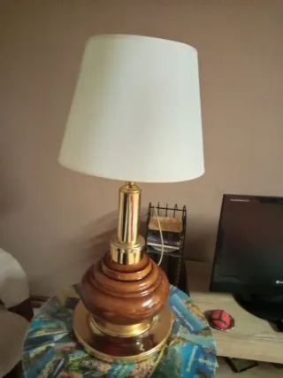 Lámpara de mesa cerámica y metal