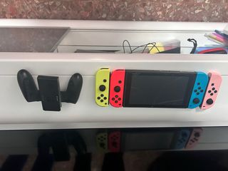 Nintendo Switch con 4 mandos y 3 juegos