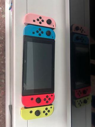 Nintendo Switch con 4 mandos y 3 juegos
