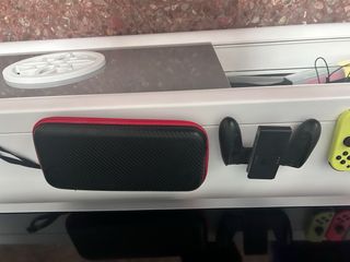 Nintendo Switch con 4 mandos y 3 juegos