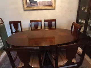 Mesa de comedor ovalada y 6 sillas