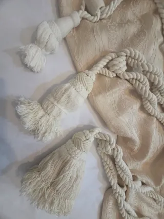 Alzapaños cortinas beige con borlas