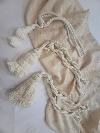 Alzapaños cortinas beige con borlas