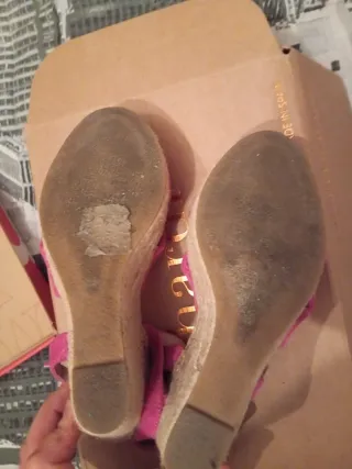 Sandalias rosas con lazo