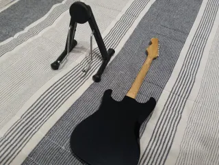 Guitarra Miniatura Metallica