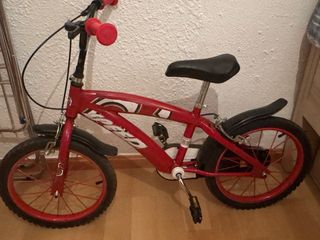 Bicicleta infantil roja