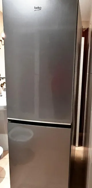 Nevera Beko gris