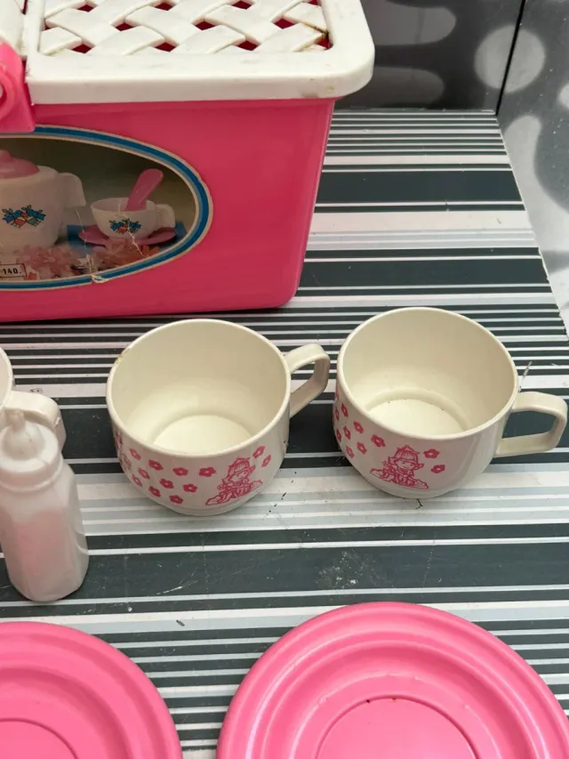 Cesta picnic juguete con accesorios vintage