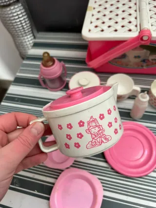 Cesta picnic juguete con accesorios vintage